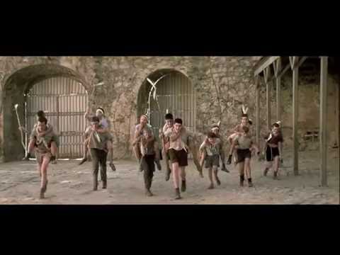 Les choristes au théâtre des Folies Bergères.