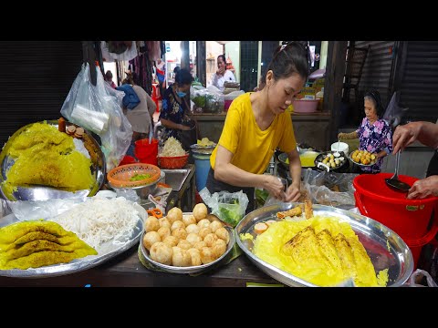 Coconut rice cakes, yellow pancakes, banh sung, bang hoi, & fried noodle   - Phnom Penh Street Food