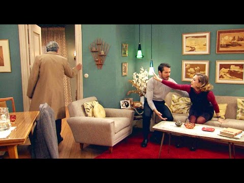 Amar C822 El comisario a punto de descubrir al exiliado comunista en casa de Miguel y Leonor