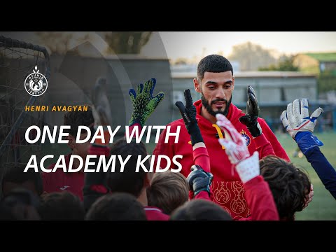 Henri Avagyan meets with young goalkeepers of the Pyunik Academy