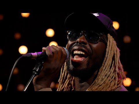 Black Pumas - Mrs. Postman (Live on KEXP)