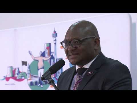 Premier David Makhura hand out houses in Alexandra