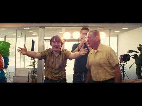 Licorice Pizza Deleted Scene - Fat Bernie's Environmental Living - 'It's The Motion Of The Ocean!'