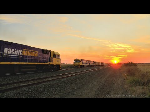 5MA5 & 2PM5 Freight Trains Cross At Sunset (1/4/2021) - PoathTV Australian Railways For Railfans