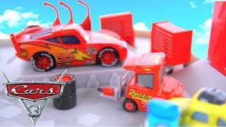 Disney Cars Piston Cup Race Lightning Mcqueen Pit Stop Thunder Hollow Speedway Derby Miss Fritter