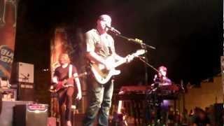 Lee Brice performs Picture of Me