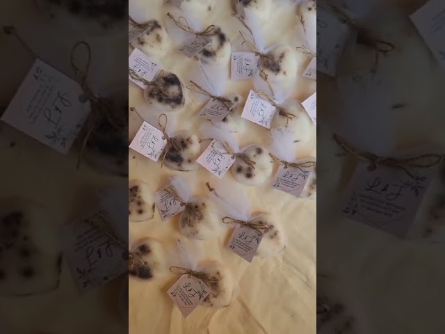 Vídeo relacionado con Velas Perfumadas en Forma de Corazón - Lote de 9 Velas Rojas para Eventos Románticos, Cenas a la Luz de las Velas, Decoración de Bodas y Regalos