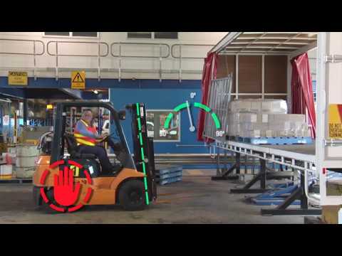 Segurança do trabalho - NR 11 e NR12 -  Pallets onto a truck tray safely