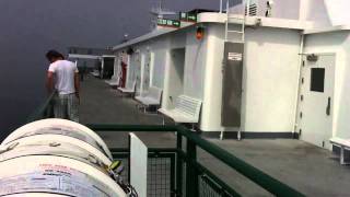 preview picture of video 'Edmonds/Kingston ferry MV PUYALLUP sounding fog horn'