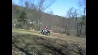 preview picture of video 'Jumping On a Yamaha Raptor 350'