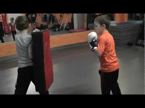 2013-02-21 Tyler Felde 5. Jahre - Kickboxen am Schlagpolster - Kampfschule Sugambrer Figthclub