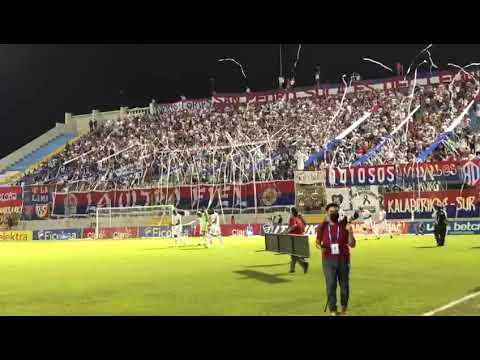 "La Ultra Fiel de Honduras" Barra: La Ultra Fiel • Club: Club Deportivo Olimpia