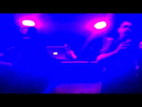 Klarinettist Willem Gülcher bij Anton Kuertz op nachtdienst bij Ruigoord 2013