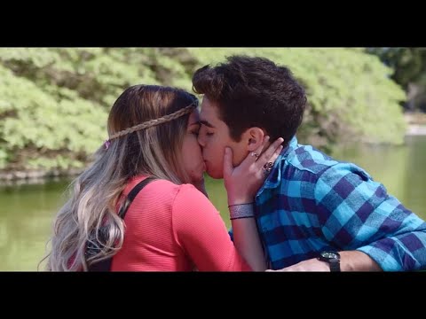 Primeiro Beijo de Alvaro e Mia #GO