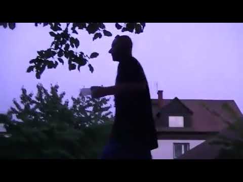 US17 Klasyk#7 Mexicano chodzi po dachu Kononowicza i je karkówkę na kominie