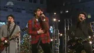 Jonas Brothers  Girl Of My Dreams - Christmas at Rockefeller Center (HQ)