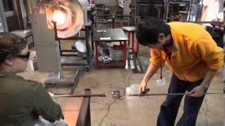 preview picture of video 'Glassblowing experience at the Kanaz FOREST of CREATION　金津創作の森・吹きガラス体験'