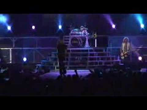 Videoclip de Nine Lives (Live) — Def Leppard