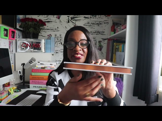 Vídeo relacionado con Nueva York a través de la moda (Biblioteca Megan Hess)