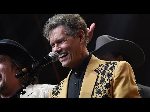 Randy Travis Sings 'Amazing Grace' at Country Hall of Fame Induction