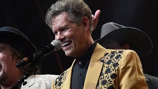 Randy Travis Sings 'Amazing Grace' at Country Hall of Fame Induction