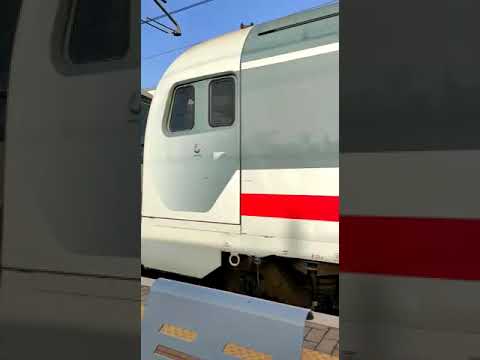 intercity  in   transito    ala      stazione    di   rosarno