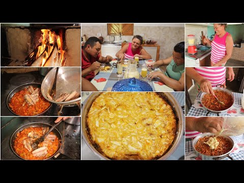 Saturday! Full table, family lunch 🥰🙏🏼 On the menu we have cabbage pie with sardine sauce 😋