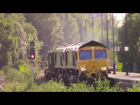 Freightliner 66603 + 66620 storm past stalybridge working 6E53