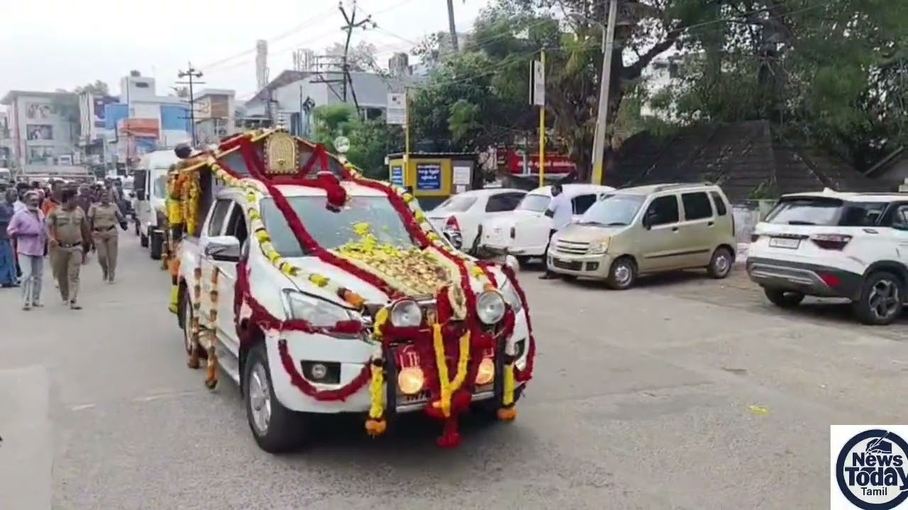 காசி விஸ்வநாதர் கோயில் முன்பு ஐயப்பனின் ஆபரண பெட்டி 33 ஆம் ஆண்டு வருகையை முன்னிட்டு கமிட்டி சார்பில் வரவேற்பு .!