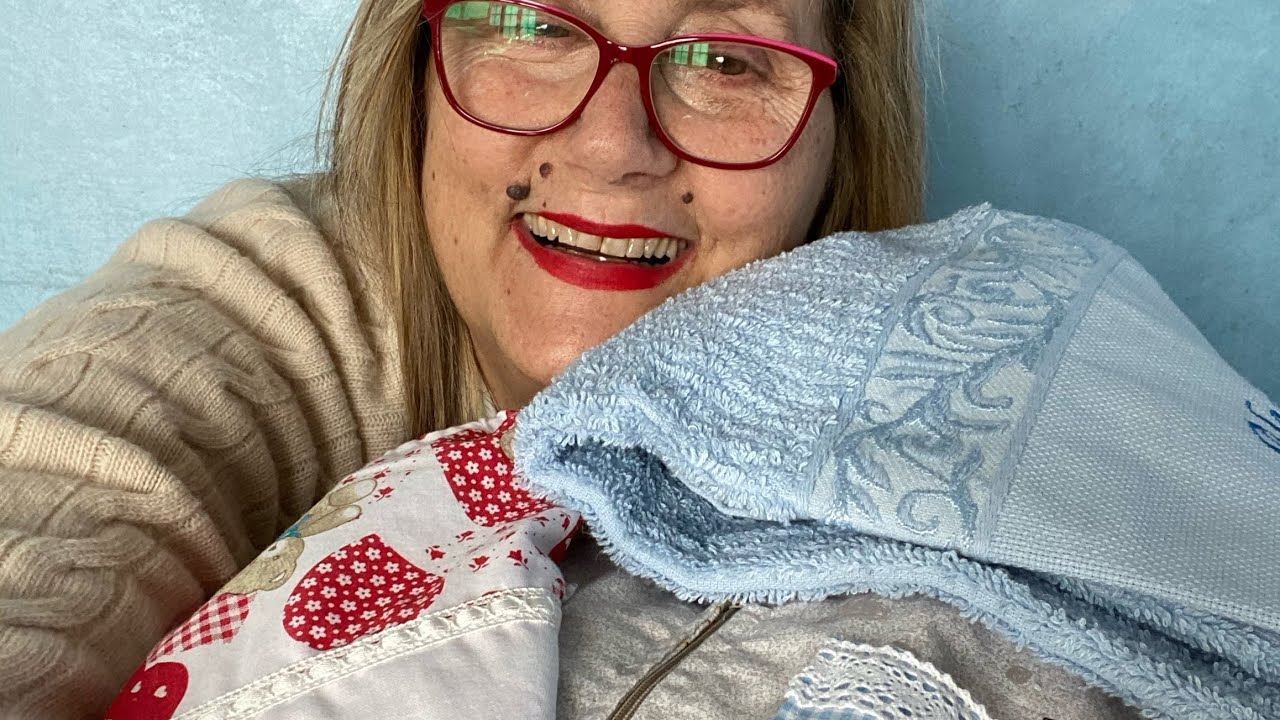 Il  corredino da neonato.Il baule della nonna.