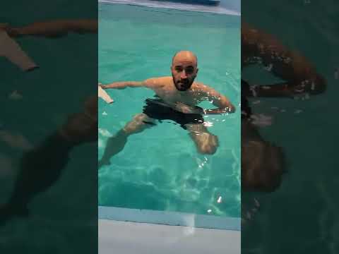 cum se calca apa corect din picioare, (ca la polo)