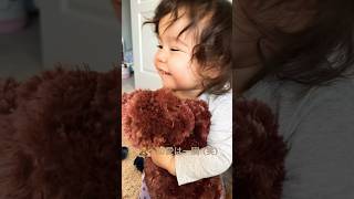 テディへの愛情が一瞬すぎて笑った　#あかちゃんのいる生活 #バイリンガルママ #アメリカ生活 #海外在住ママ #ワンオペ育児 #駐在妻 #ワシントンdc