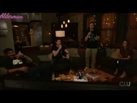 Grant Gustin+Carlos Valdez+Danielle Panabaker+Jessie L. Martin singing @TheFlash