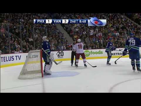 Roberto Luongo diving save 3/30/10