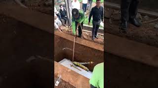Download lagu The coffin tilted during the burial, this woman is 😭 #shortsfeed #viral #shortsvideo #shorts #tre... mp3 Download lagu The coffin tilted during the burial, this woman is 😭 #shortsfeed #viral #shortsvideo #shorts #tre... mp3