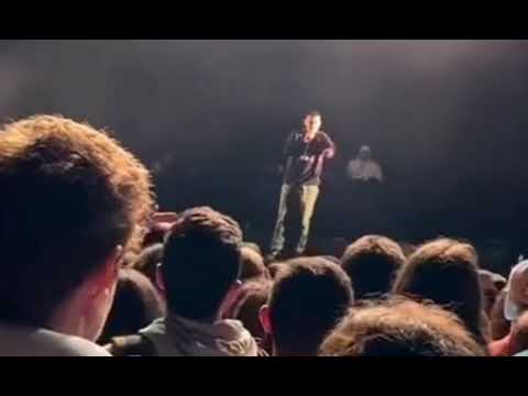 Soso Maness a arrêté son concert pour éviter une tentative d'agression