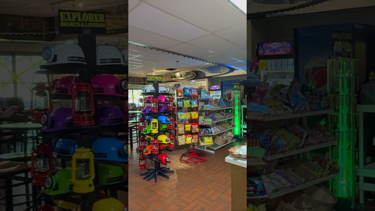 Penn's Cave and Wildlife Park Tour: Gift Shop before the Boat Tour