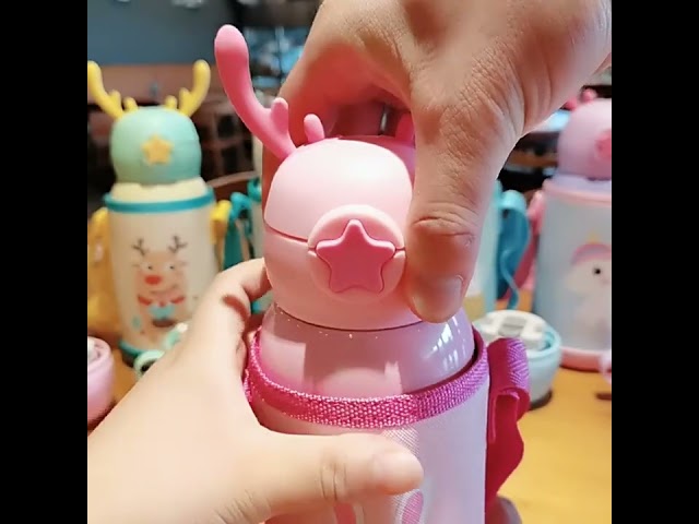 Vídeo relacionado con UBBY Demon Hunters Botella de agua 500 ml Botella a prueba de fugas con pajita Vaso con pajita Botella de acero inoxidable para trabajo, viajes, exterior, escuela (Verde)