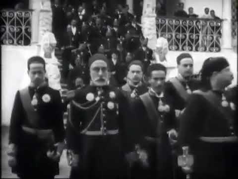 Auguste & Louis Lumière:  Le Bey de Tunis descendant l’escalier du Bardo (1903)