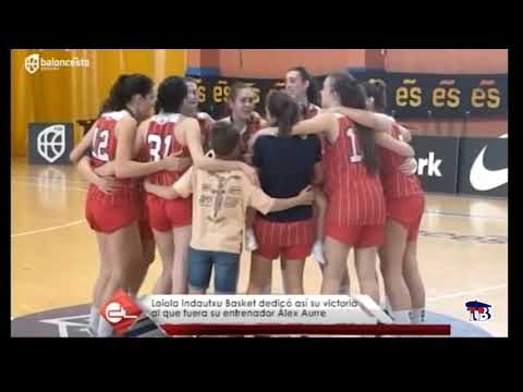 PRECIOSO HOMENAJE A ALEX AURRE DE SUS JUGADORAS