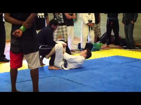 Brighton BJJ Open 2013 - Blue Adult - Open - FINALS - Diogenes Gil
