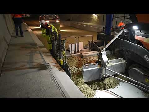 Pokládka štrkodrviny v tuneli Čebrať