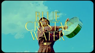 Kadr z teledysku Blue Crystal Water tekst piosenki Pressyes