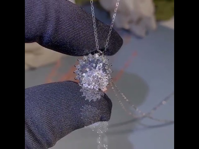 قلادة مويسانيت فاخرة على شكل زهرة للنساء