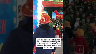 Phụ huynh đóng học phí cho con đc học gì? Yêu thương? no. Kiến thức: Lê văn tẩm xăng.kết quả thu đc?