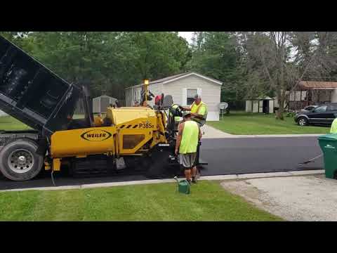 Paving with Weiler Paver