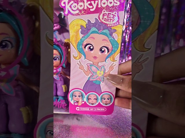 Vídeo relacionado con KOOKYLOOS Serie Pet Party - Muñeca Coleccionable Sophie Con Mariposa Mascota, Ropa, Zapatos de Moda y Accesorio - ¡1 Muñeca, 3 Caras Diferentes!
