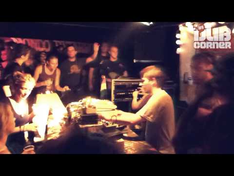 Rennes Dub Corner #9 - I-Skankers play "Reality Souljahs - Iron Shirt" [Jahimsa Records] ⑥