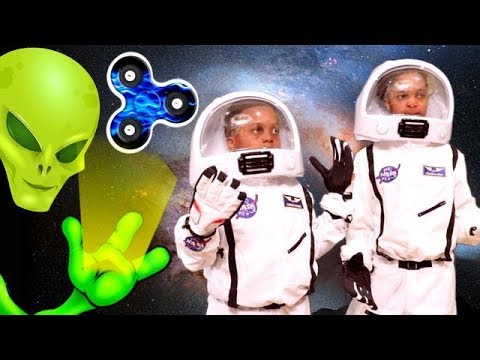 FIDGET SPINNER SPACE ADVENTURE!!! - Shiloh And Shasha - Onyx Kids