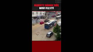 Ankara'da sağanak hayatı felç etti: Yol çöktü, araç çukura düştü